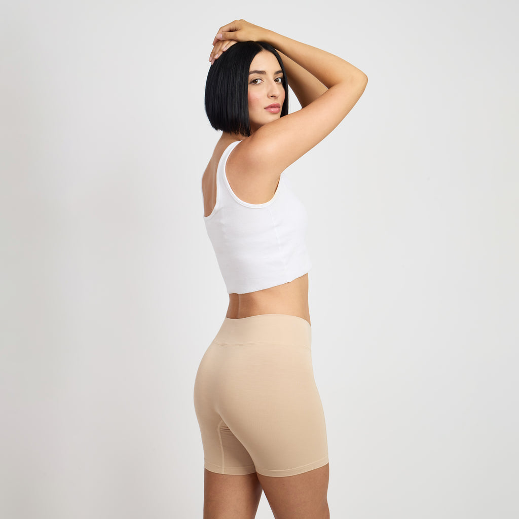 smooth-fit low rise underwear with full thigh coverage and a cotton gusset, winged pad friendly